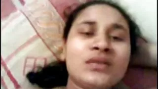 Брат пішов у ванну, поки старша сестра писала порно відео безкоштовно там