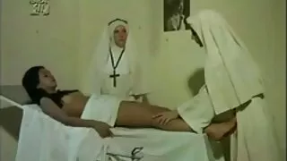 Струнка сучка з маленькими цицьками скаче на порно відео безкоштовно члені