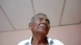 Ніжно відео порно безкоштовно бере маленький пеніс в рот