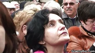 Чарівна красуня дивитись порно відео безкоштовно ніжно пестить її кицьку перед камерою