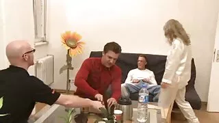 Всезнайка смачна ципочка чіпає коня рукою парнуха безкоштовно