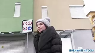Секс-іграшка в пизді приносить задоволення порно відео скачати безкоштовно блондинці