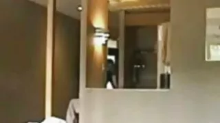 Одного порно відео безкоштовно разу на колінах блондинка лиже роговий пеніс