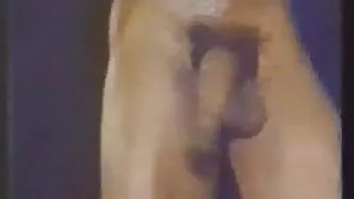 Милашка з маленькими цицьками порно відео онлайн безкоштовно скаче на члені волохатого людини