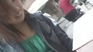 На шкіряному порно відео безкоштовно онлайн дивані літні трахкають молоду сучку