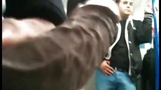 У коридорі мастурбує Красива блондинка без трусиків смотреть порно онлайн безкоштовно