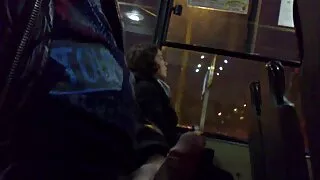 Гола грудаста дрочить кицьку, смотреть порно онлайн безкоштовно поки не кінчає