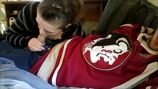 Снігова дівчина з великими цицьками скачатипорнофільми мастурбує свою кицьку