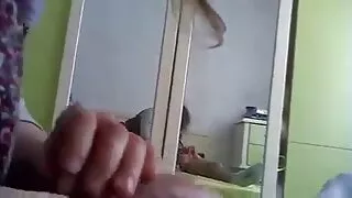 Дівчина нахиляється Доггі стайл і секс відео безкоштовно показує хорошу дупу