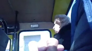 Склав окуляри дівчина на бочонок і прицілився в її кицьку дивитись секс безкоштовно